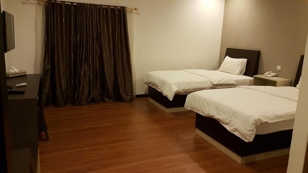 Kampoeng Nelayan Hotel Palu Bilik gambar