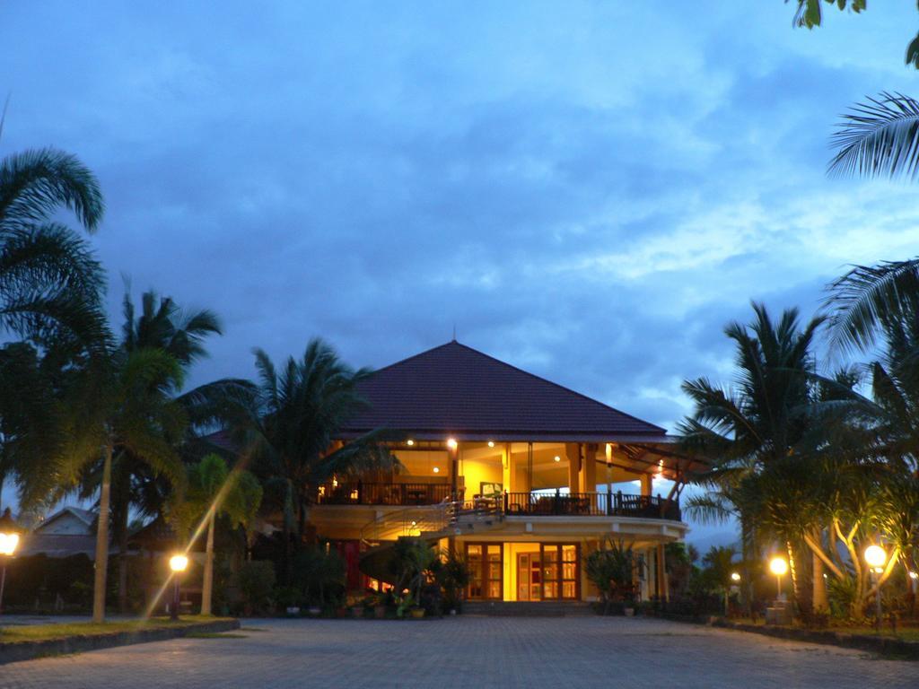 Kampoeng Nelayan Hotel Palu Luaran gambar