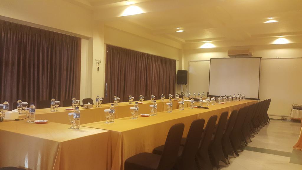 Kampoeng Nelayan Hotel Palu Luaran gambar